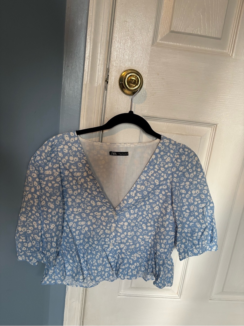 Zara Light Blue White Floral V-Neck Puff Sleeve Crop Top